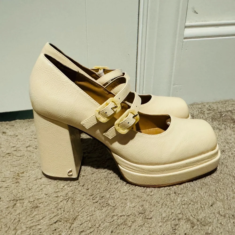 Circus by Sam Edelman Cream Chunky Mary Jane Platform Heels